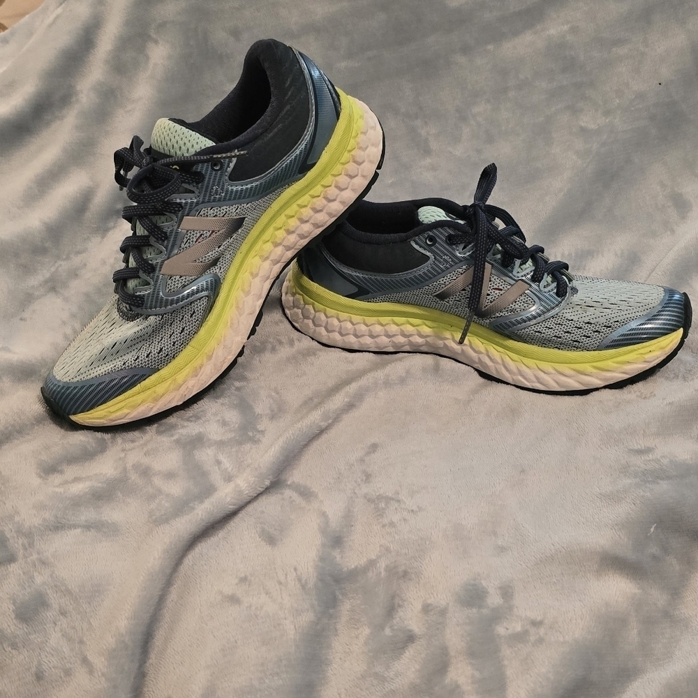 New Balance Women's Fresh Foam Sneakers, Size 7 (1029)